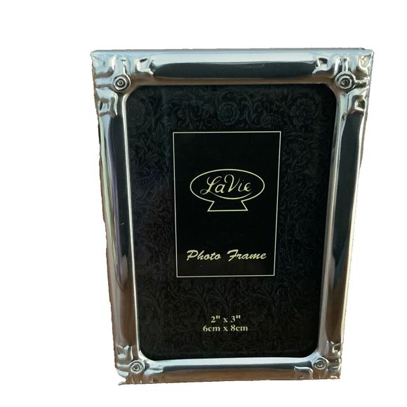 La Vie LaVie Photo Frame 2" X 3" (6 cm X 8 cm) Small Silver Tone Picture Frame - Picture 1 of 1